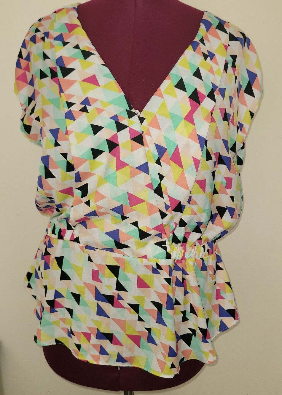 Attention Surplice Peplum Blouse Women's XL V-neck Cap Sleeves Geometric Print